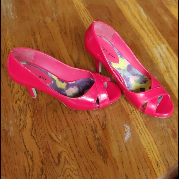 EUC Patent red peep toe pumps - Picture 5 of 5